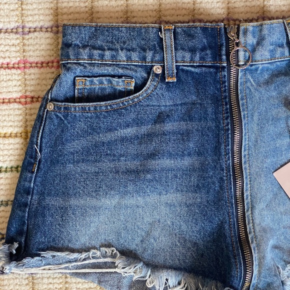 REVICE TWO TONE FULL ZIPPER DENIM SHORTS: size 27 - Picture 2 of 7